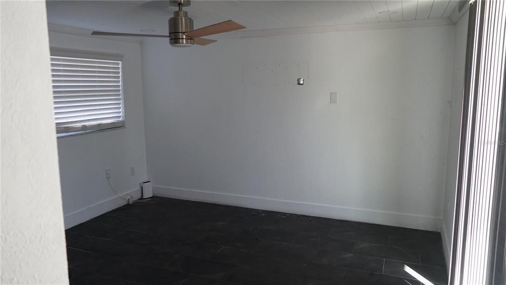 Activo con contrato: $165,000 (3 camas, 2 baños, 1558 Pies cuadrados)