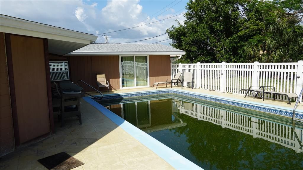 Activo con contrato: $165,000 (3 camas, 2 baños, 1558 Pies cuadrados)