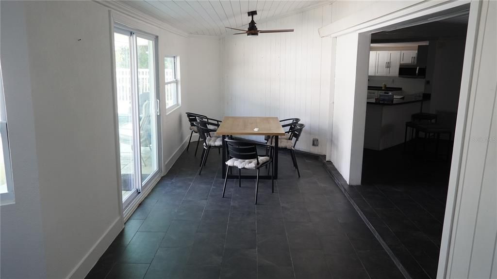 Activo con contrato: $165,000 (3 camas, 2 baños, 1558 Pies cuadrados)