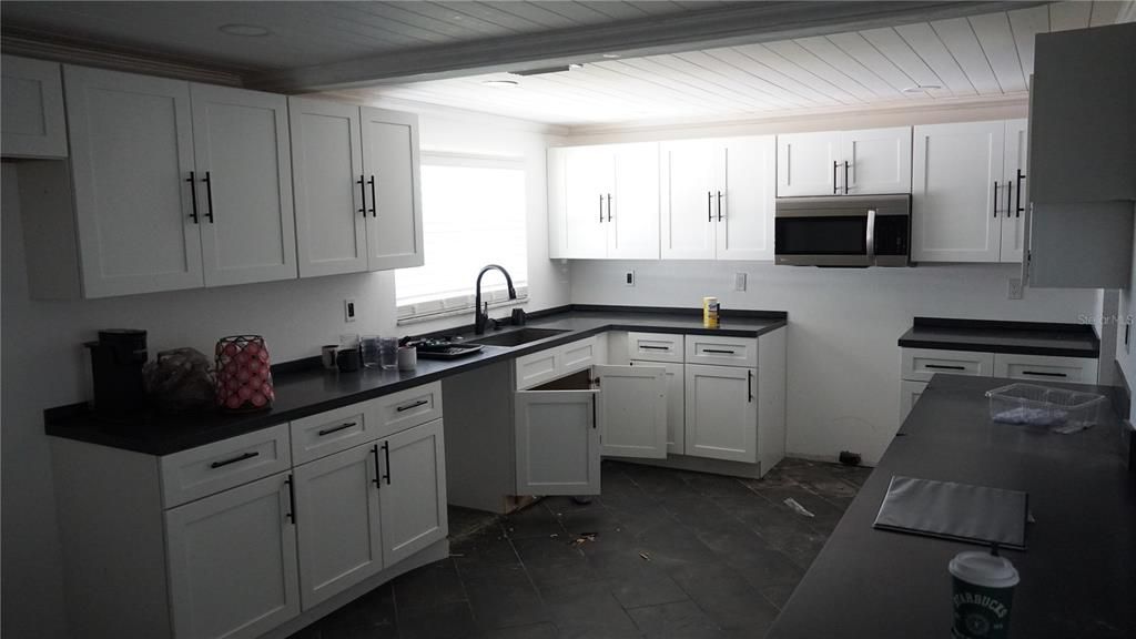 Activo con contrato: $165,000 (3 camas, 2 baños, 1558 Pies cuadrados)