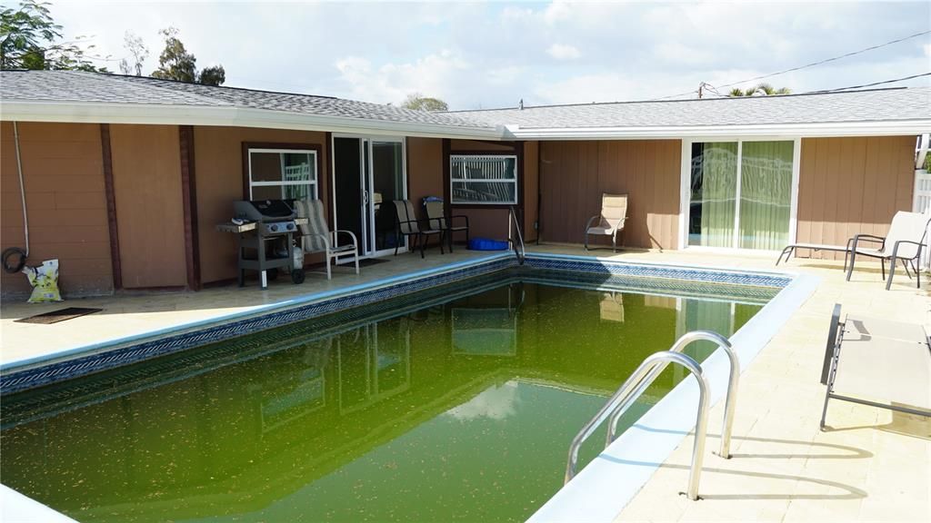Activo con contrato: $165,000 (3 camas, 2 baños, 1558 Pies cuadrados)