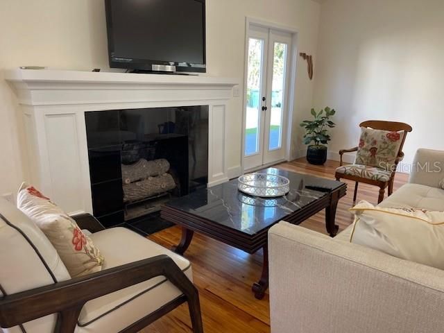 For Rent: $3,575 (2 beds, 2 baths, 2000 Square Feet)