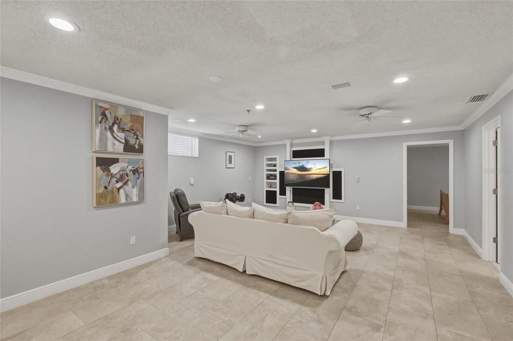 En Venta: $835,000 (3 camas, 3 baños, 2207 Pies cuadrados)