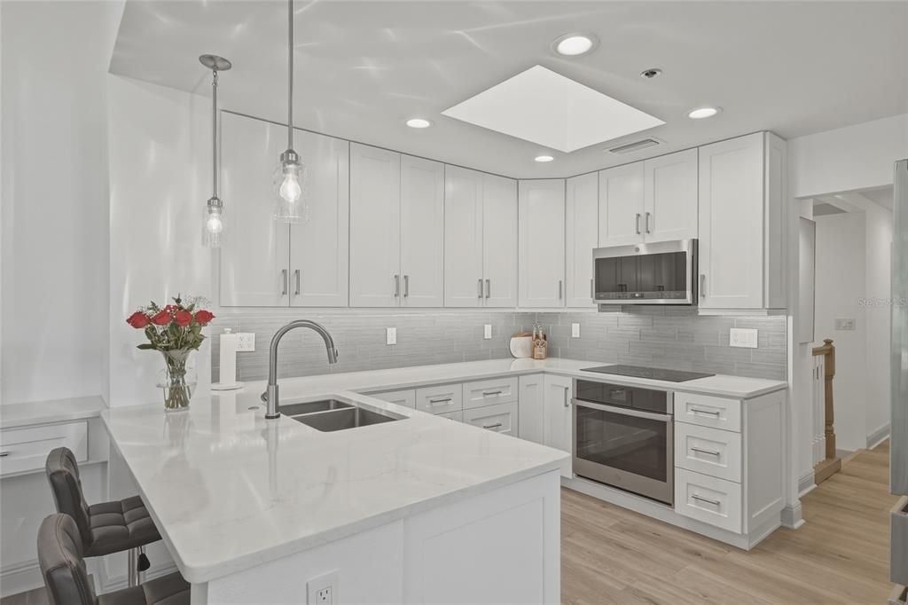 En Venta: $835,000 (3 camas, 3 baños, 2207 Pies cuadrados)
