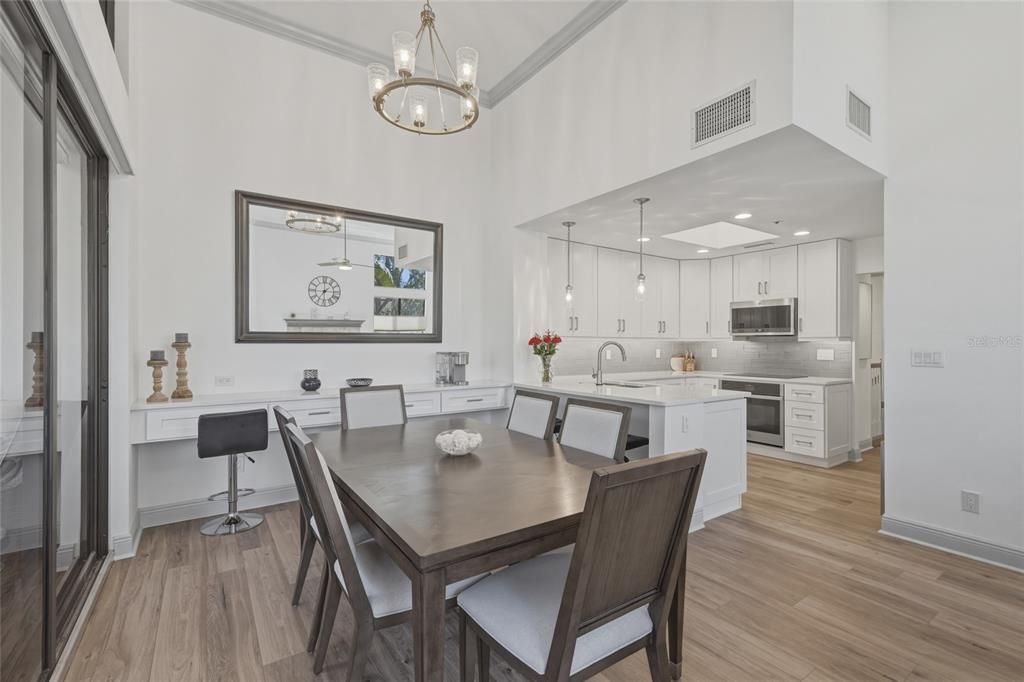 En Venta: $835,000 (3 camas, 3 baños, 2207 Pies cuadrados)