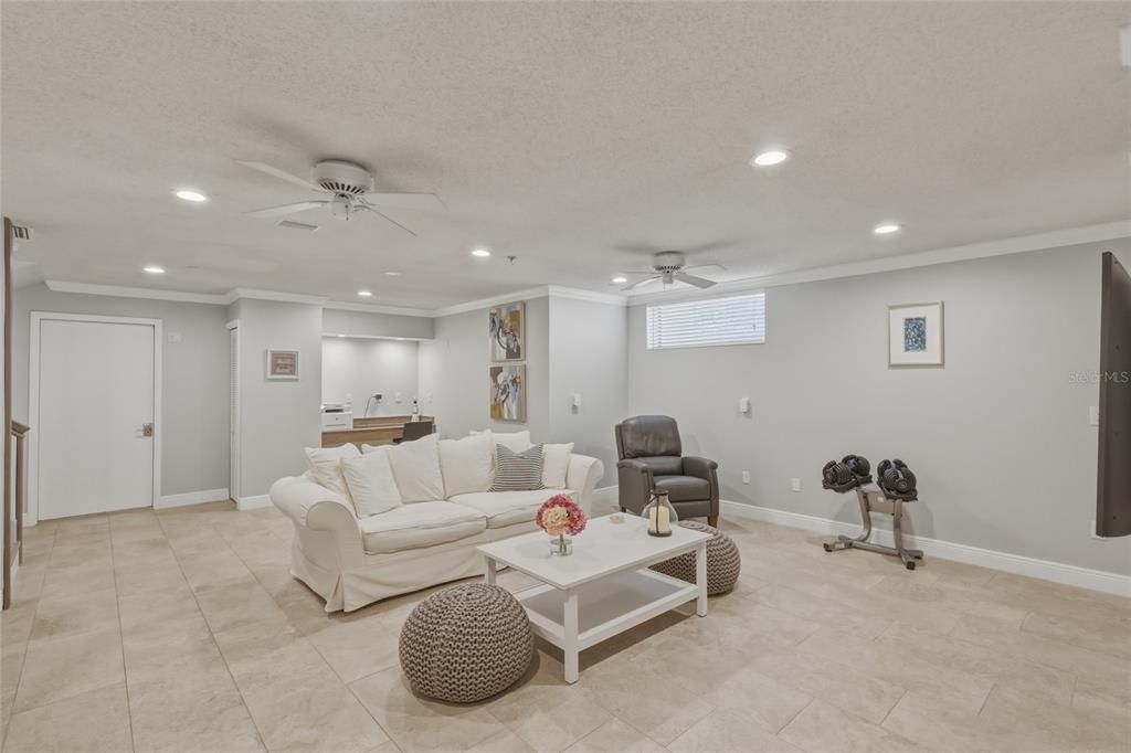 En Venta: $835,000 (3 camas, 3 baños, 2207 Pies cuadrados)