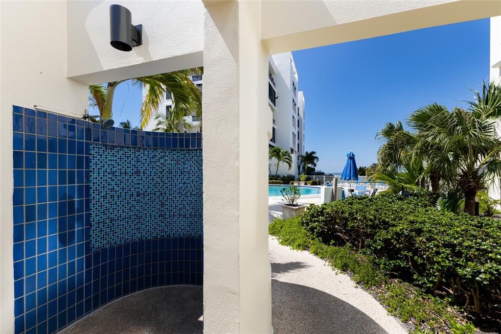En Venta: $835,000 (3 camas, 3 baños, 2207 Pies cuadrados)