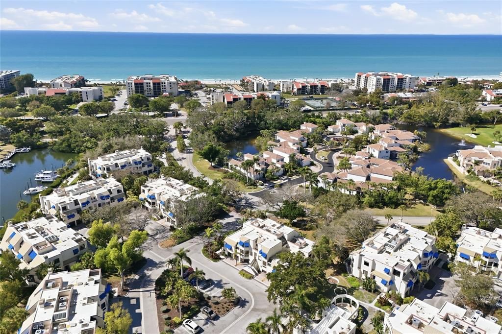 En Venta: $835,000 (3 camas, 3 baños, 2207 Pies cuadrados)