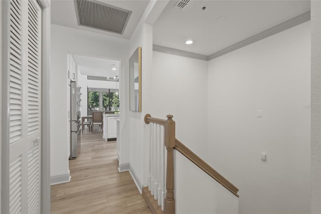 En Venta: $835,000 (3 camas, 3 baños, 2207 Pies cuadrados)