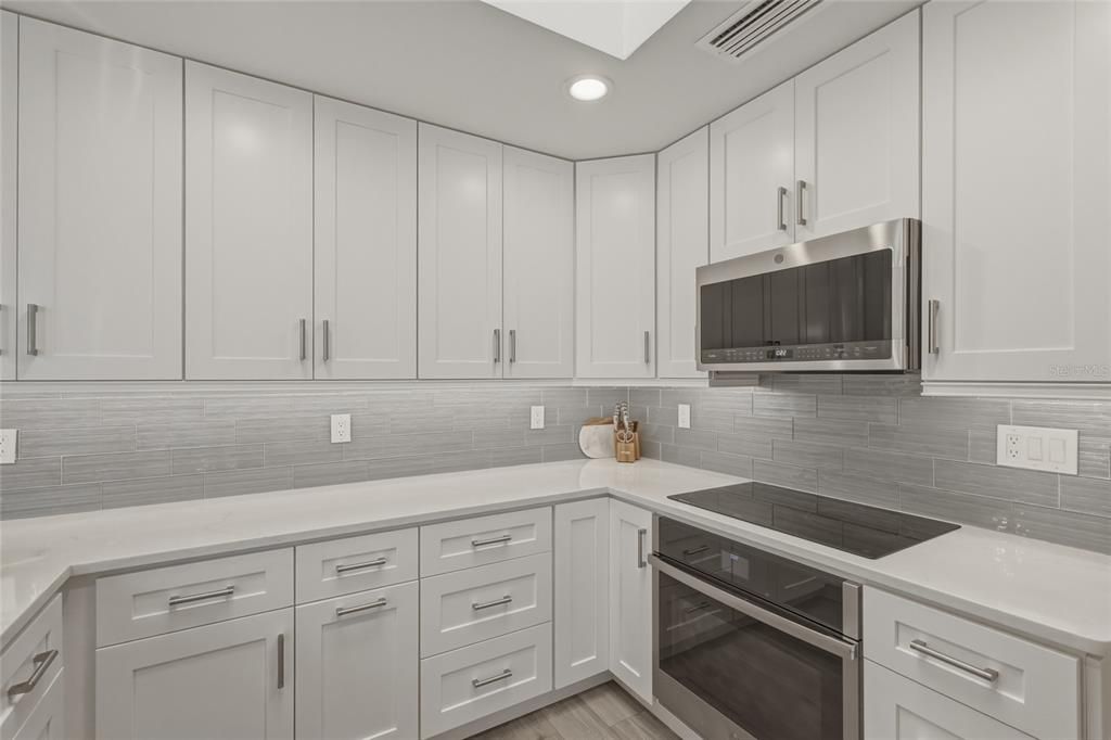 En Venta: $835,000 (3 camas, 3 baños, 2207 Pies cuadrados)