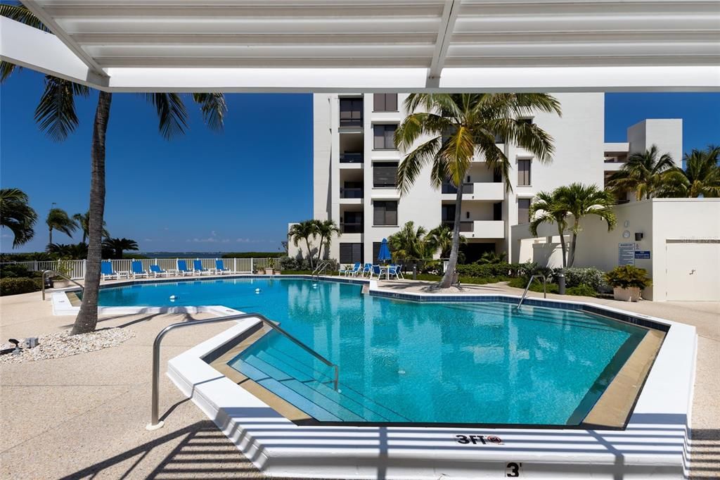 En Venta: $835,000 (3 camas, 3 baños, 2207 Pies cuadrados)