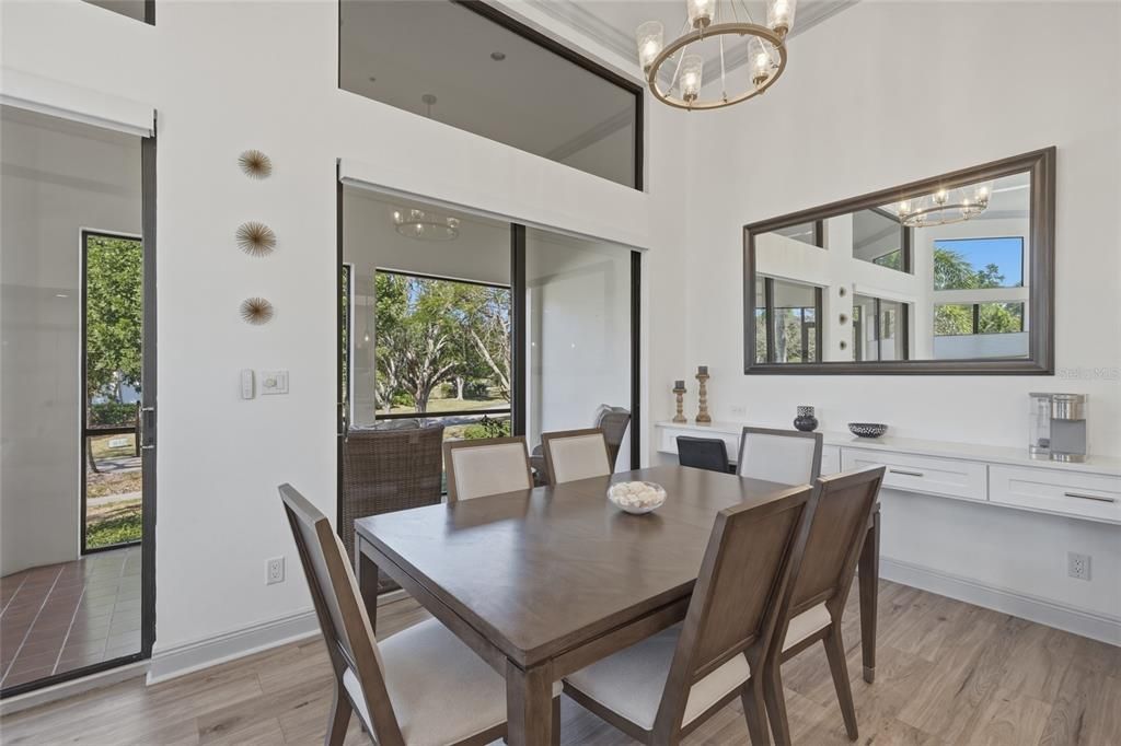 En Venta: $835,000 (3 camas, 3 baños, 2207 Pies cuadrados)