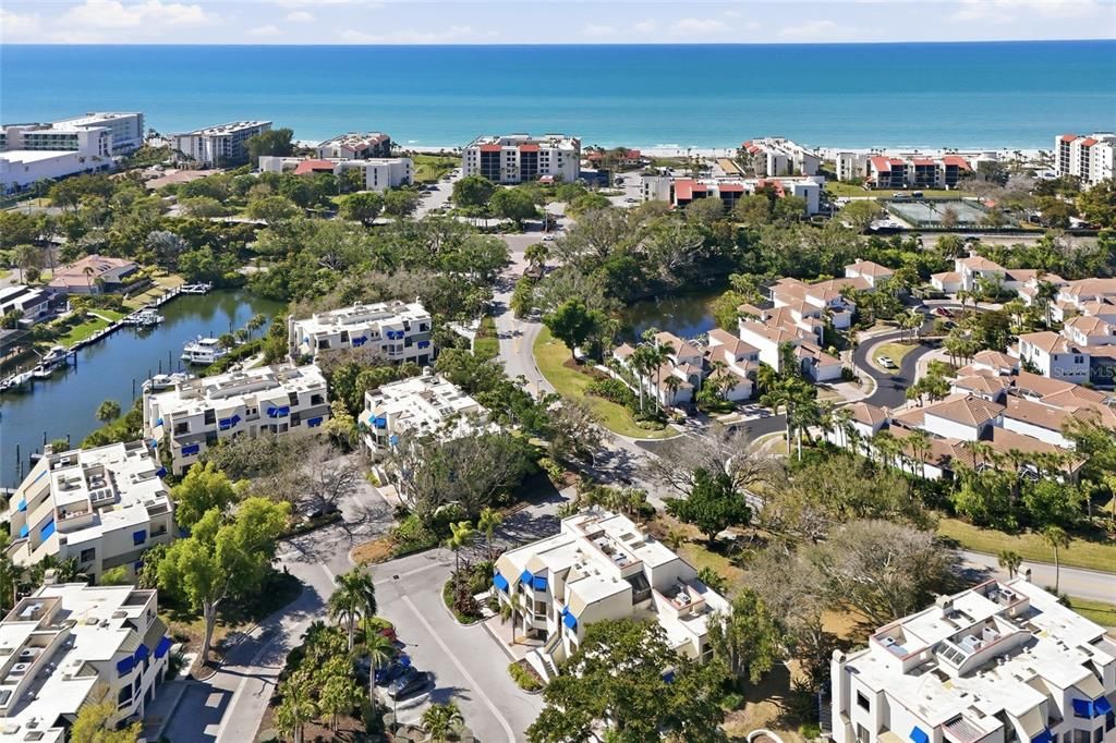 En Venta: $835,000 (3 camas, 3 baños, 2207 Pies cuadrados)