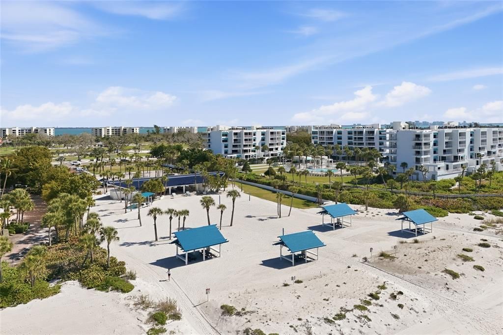 En Venta: $835,000 (3 camas, 3 baños, 2207 Pies cuadrados)