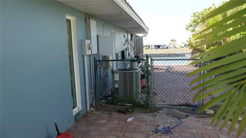 Active With Contract: $439,000 (4 beds, 2 baths, 2082 Square Feet)