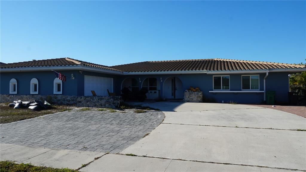 Active With Contract: $439,000 (4 beds, 2 baths, 2082 Square Feet)