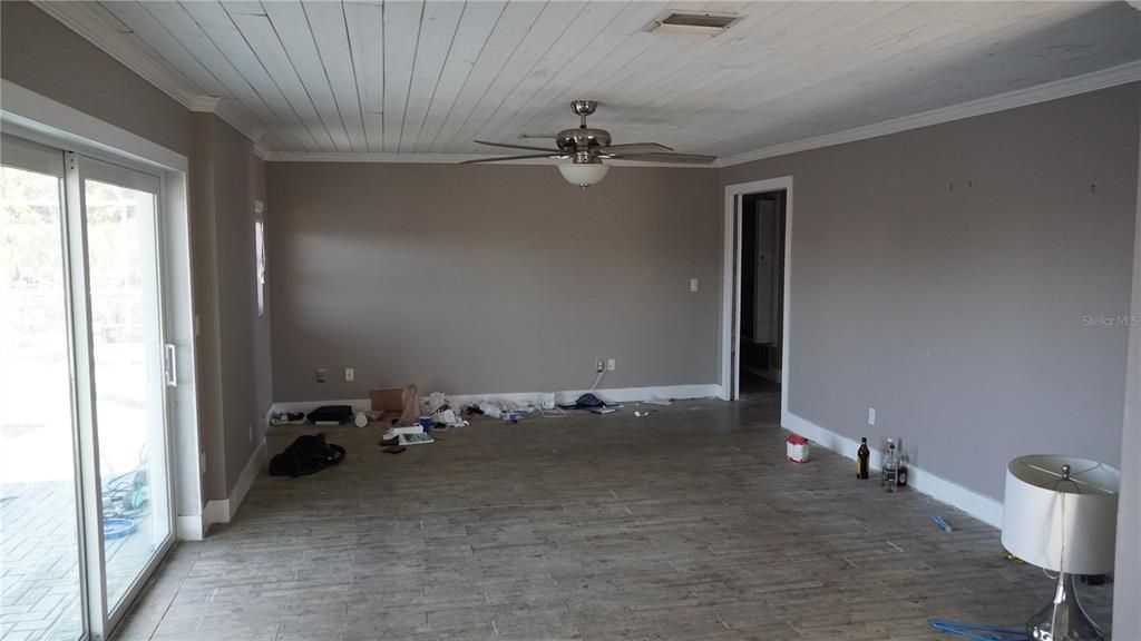 Active With Contract: $439,000 (4 beds, 2 baths, 2082 Square Feet)