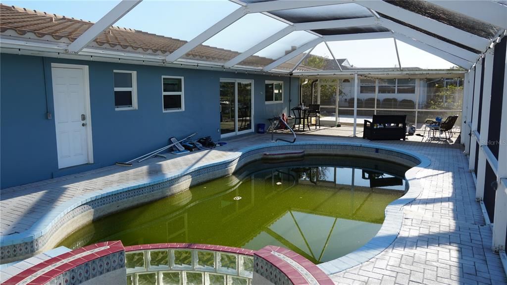 Active With Contract: $439,000 (4 beds, 2 baths, 2082 Square Feet)