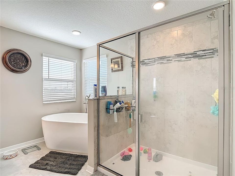 Active With Contract: $402,000 (4 beds, 3 baths, 2606 Square Feet)