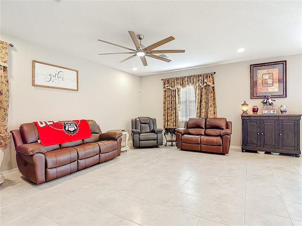 Active With Contract: $402,000 (4 beds, 3 baths, 2606 Square Feet)
