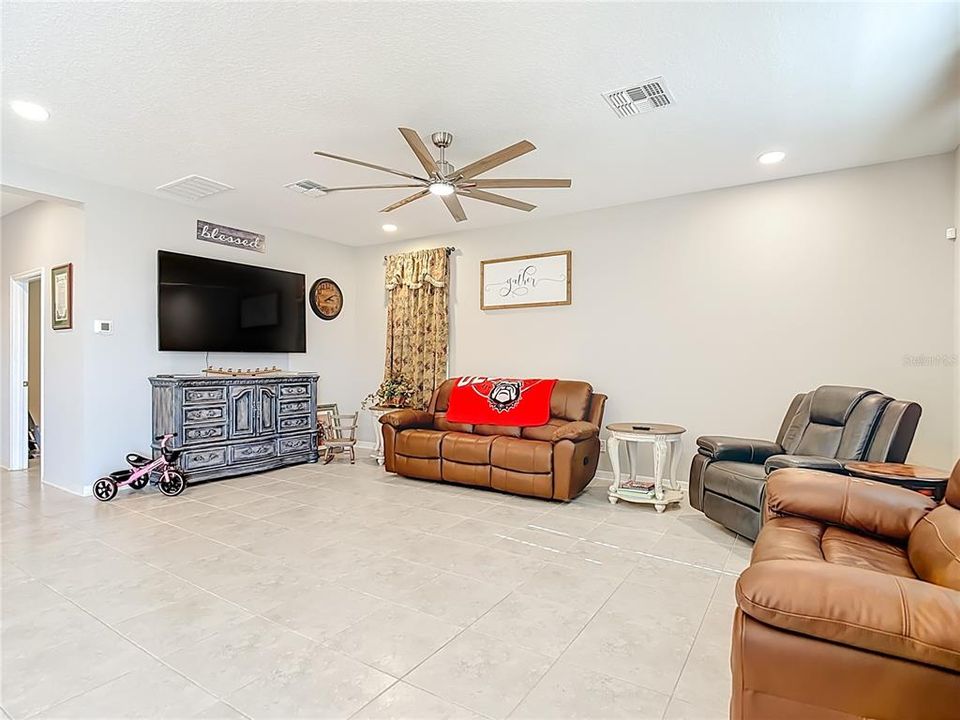 Active With Contract: $402,000 (4 beds, 3 baths, 2606 Square Feet)