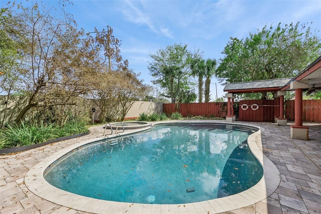 Activo con contrato: $349,900 (3 camas, 2 baños, 1459 Pies cuadrados)