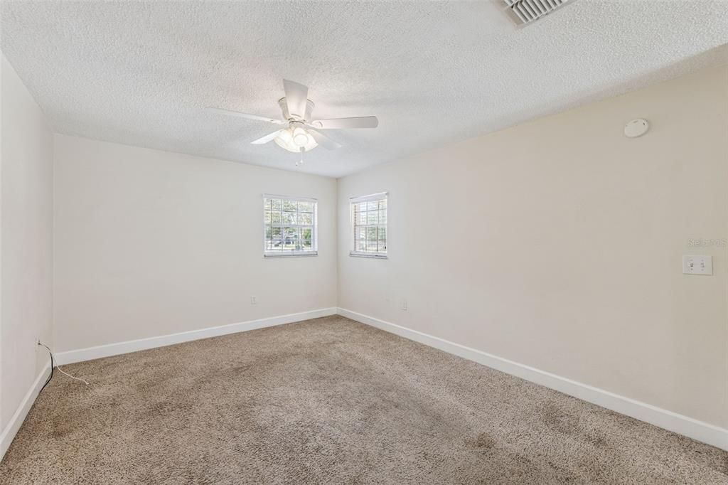 Activo con contrato: $349,900 (3 camas, 2 baños, 1459 Pies cuadrados)