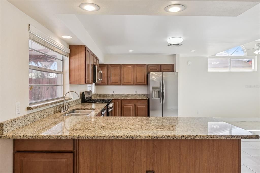 Activo con contrato: $349,900 (3 camas, 2 baños, 1459 Pies cuadrados)