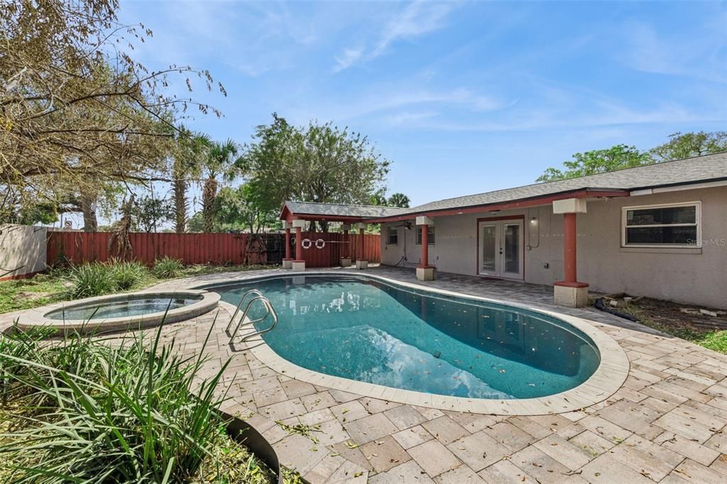 Activo con contrato: $349,900 (3 camas, 2 baños, 1459 Pies cuadrados)