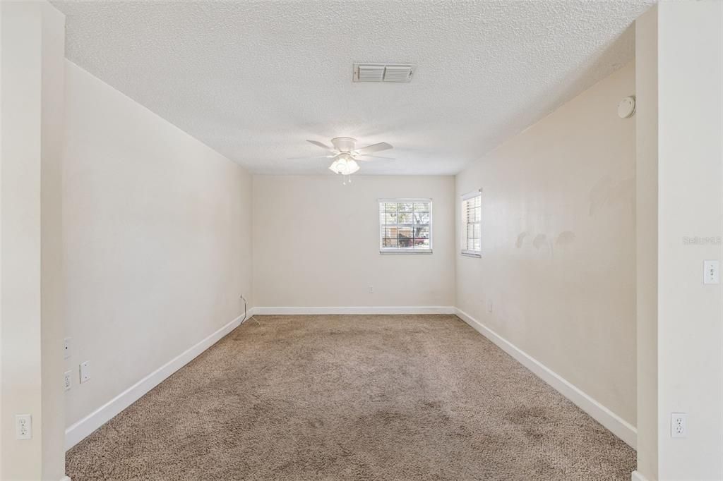 Activo con contrato: $349,900 (3 camas, 2 baños, 1459 Pies cuadrados)