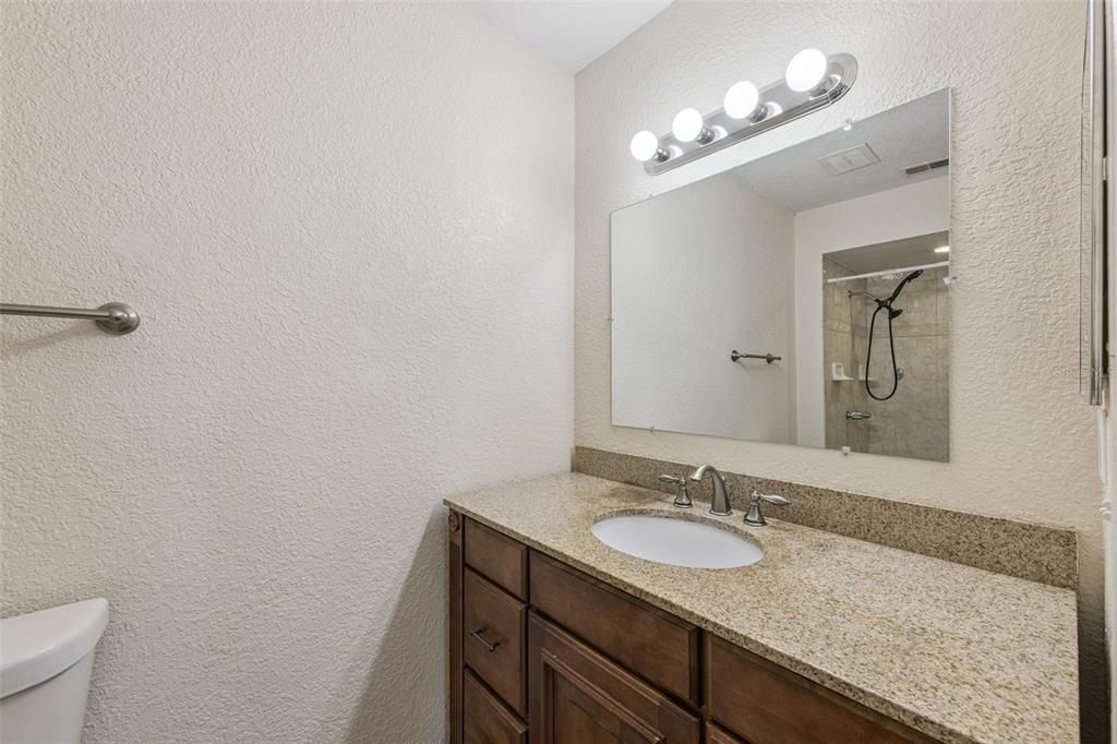 Activo con contrato: $349,900 (3 camas, 2 baños, 1459 Pies cuadrados)