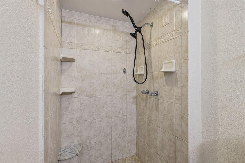 Activo con contrato: $349,900 (3 camas, 2 baños, 1459 Pies cuadrados)