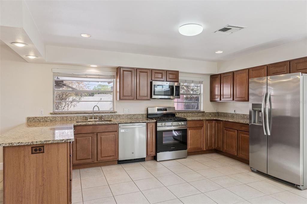 Activo con contrato: $349,900 (3 camas, 2 baños, 1459 Pies cuadrados)