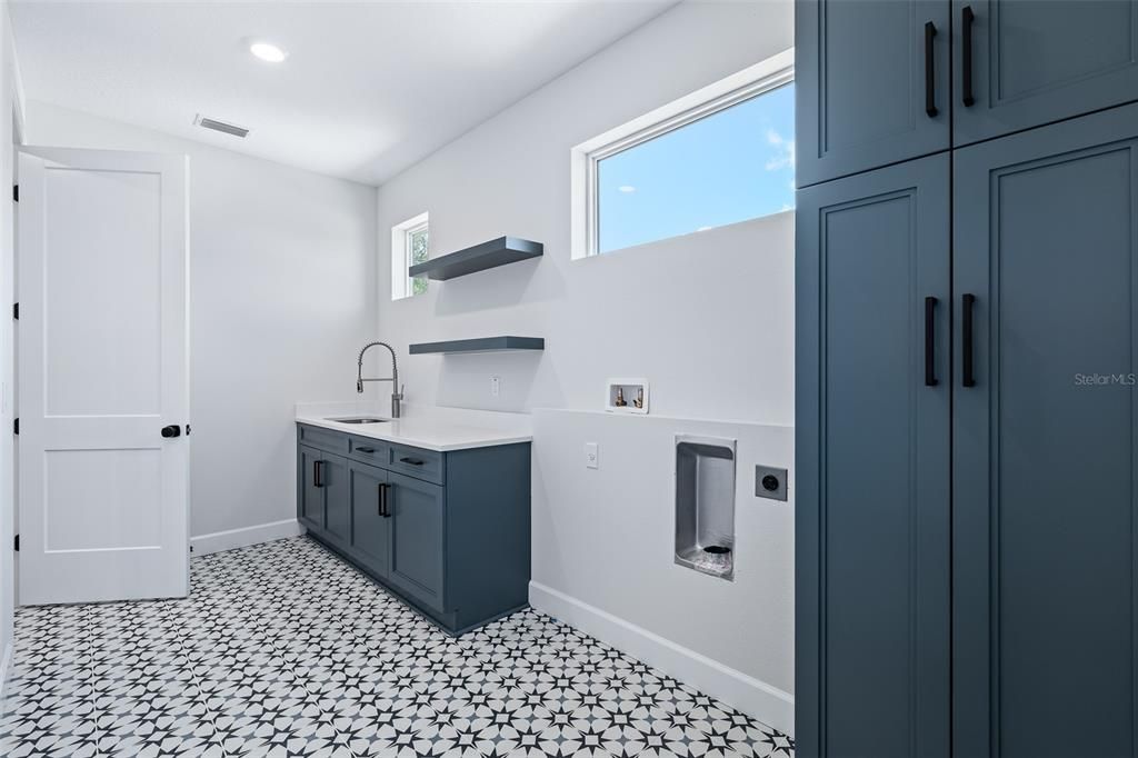 En Venta: $1,099,000 (3 camas, 3 baños, 2883 Pies cuadrados)