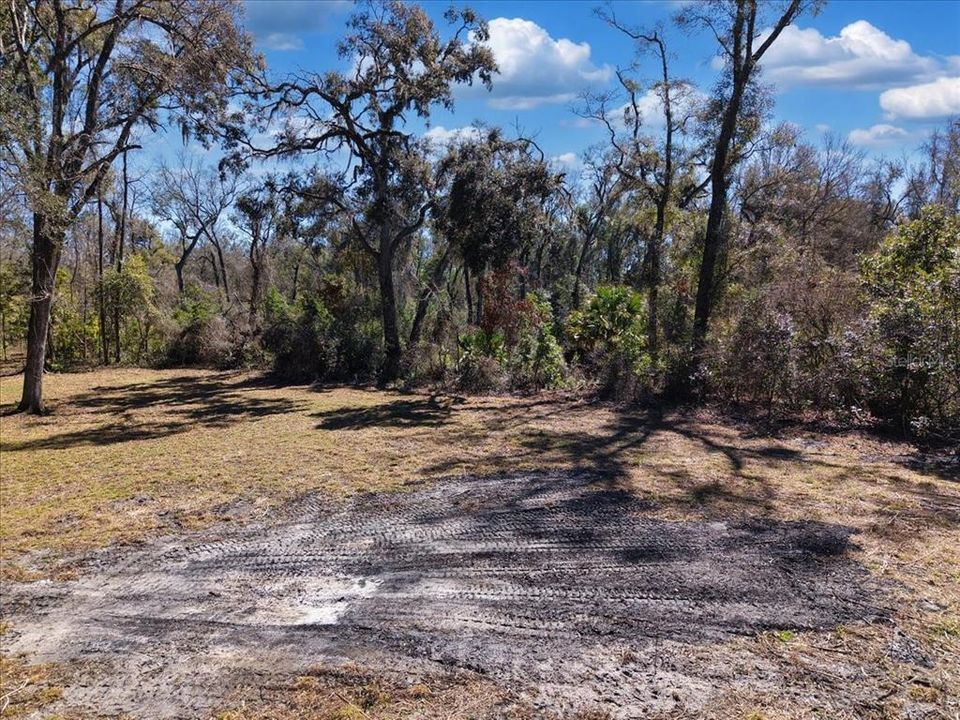 待售: $44,900 (2.30 acres)