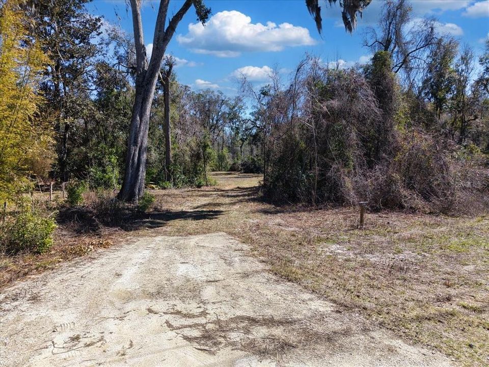 待售: $44,900 (2.30 acres)