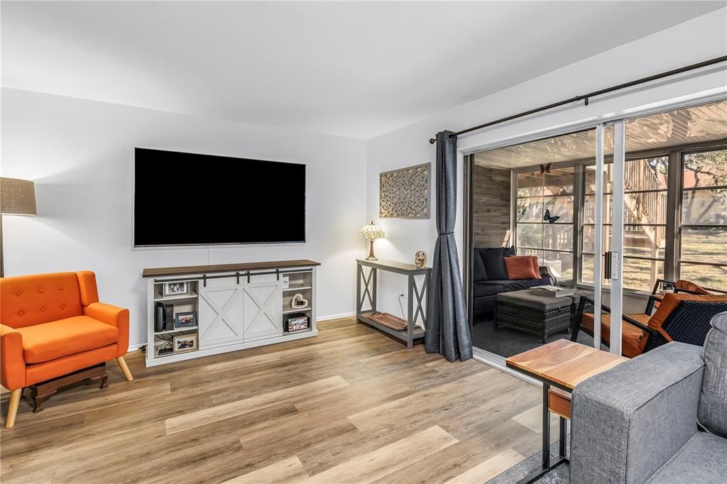 Active With Contract: $169,000 (1 beds, 1 baths, 787 Square Feet)