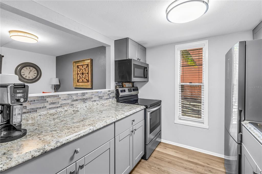 Active With Contract: $169,000 (1 beds, 1 baths, 787 Square Feet)