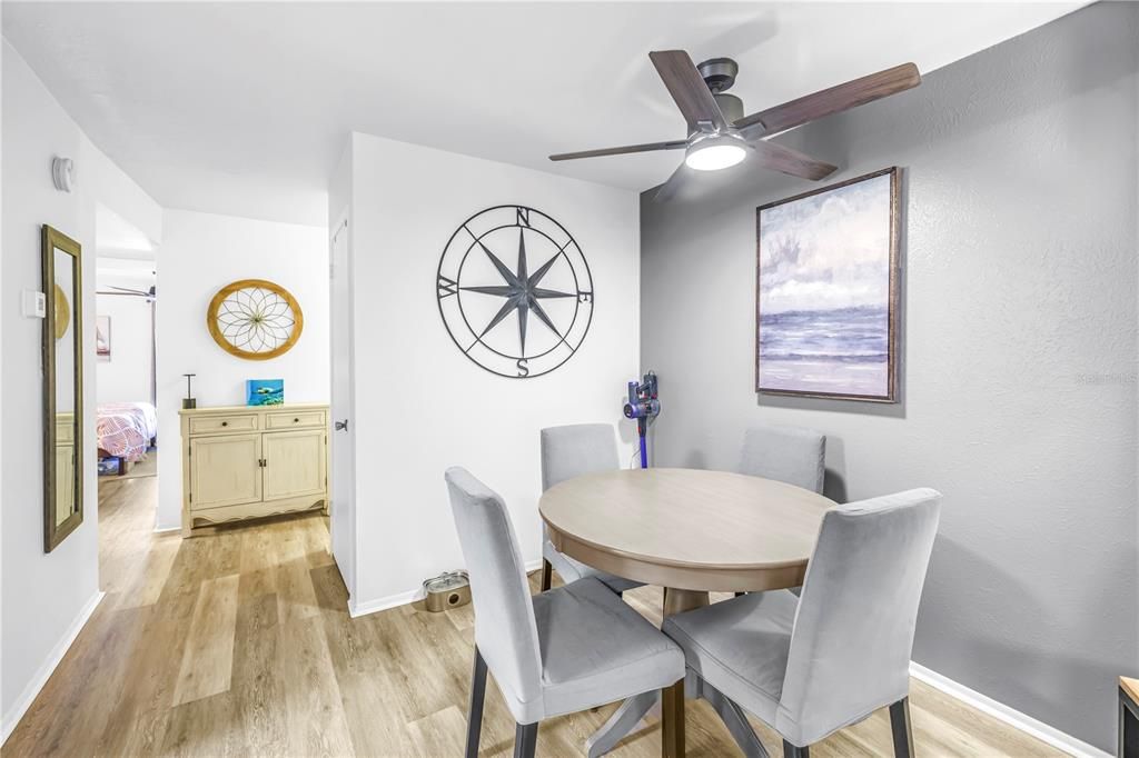 Active With Contract: $169,000 (1 beds, 1 baths, 787 Square Feet)