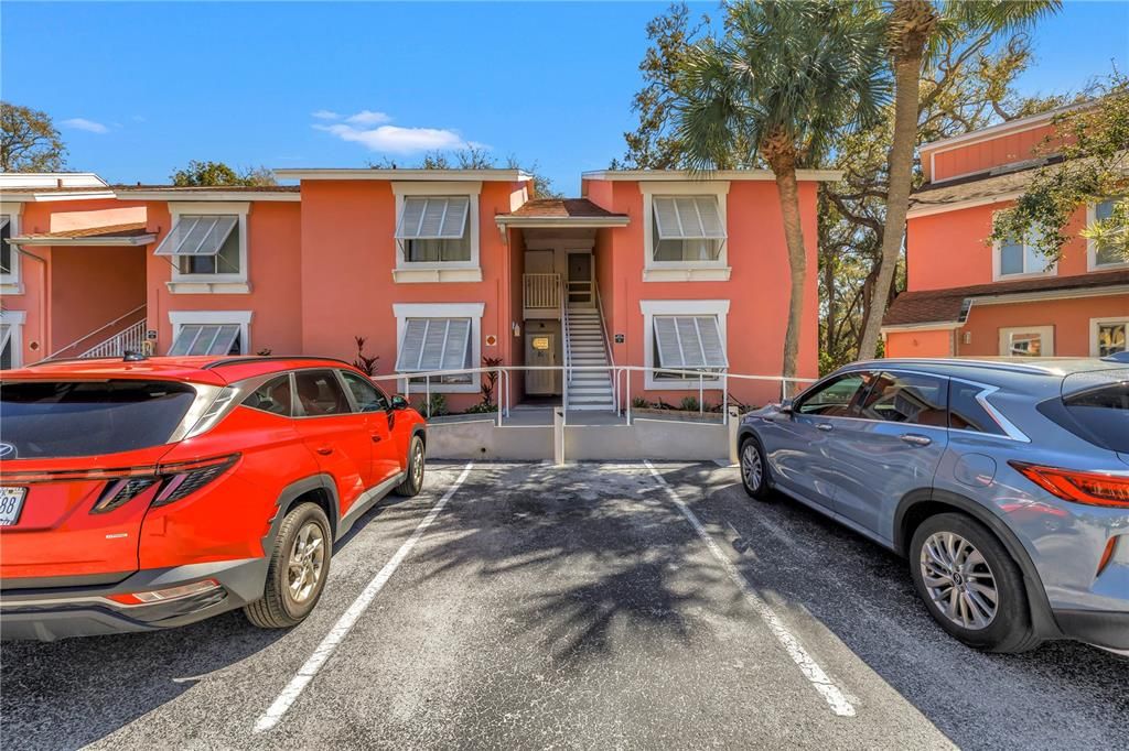 Active With Contract: $169,000 (1 beds, 1 baths, 787 Square Feet)