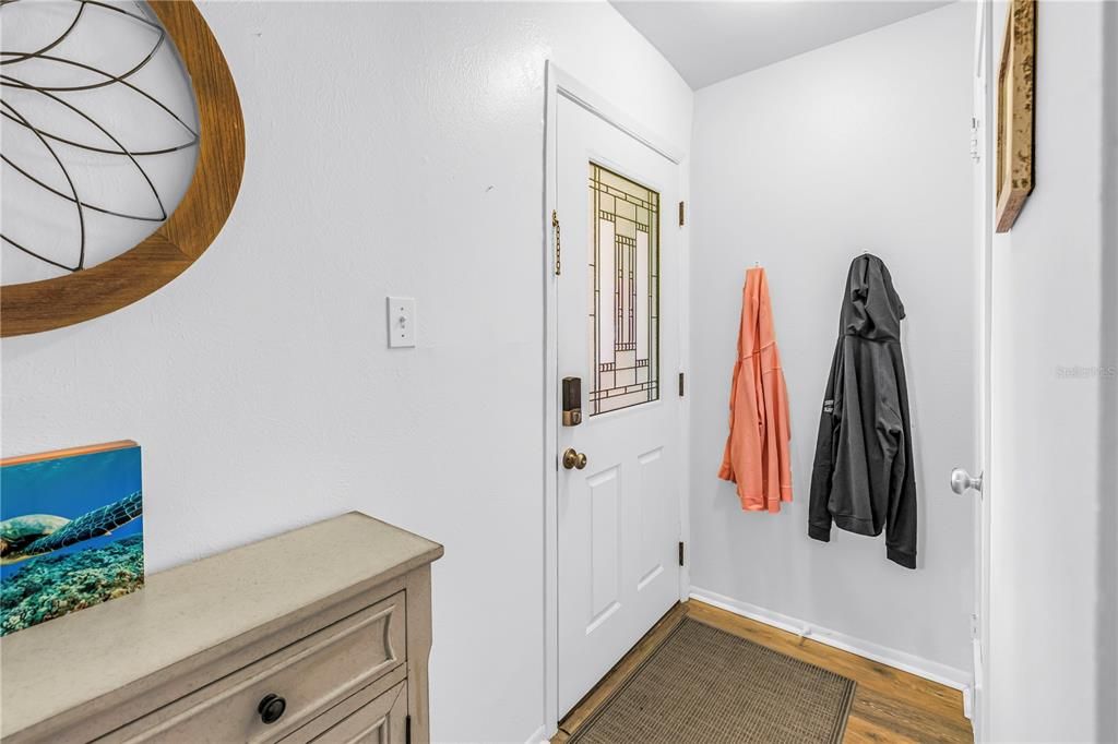 Active With Contract: $169,000 (1 beds, 1 baths, 787 Square Feet)