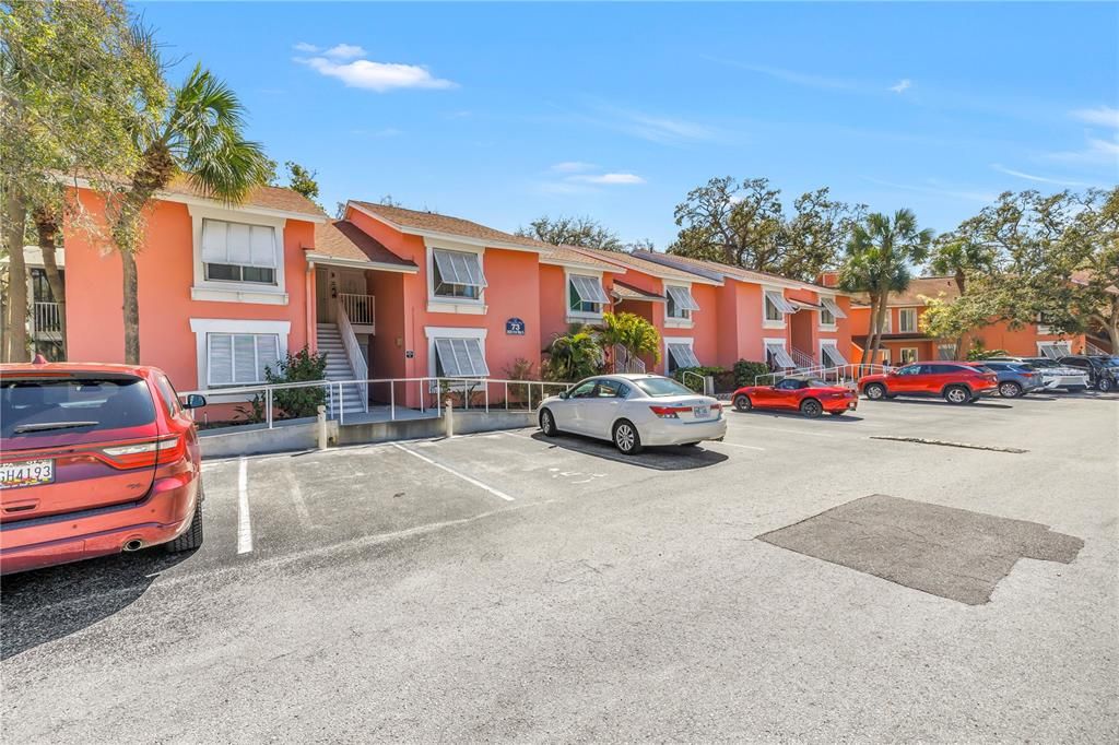 Active With Contract: $169,000 (1 beds, 1 baths, 787 Square Feet)