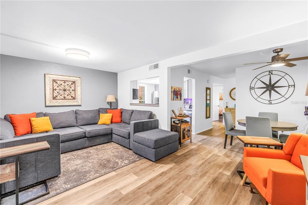 Active With Contract: $169,000 (1 beds, 1 baths, 787 Square Feet)