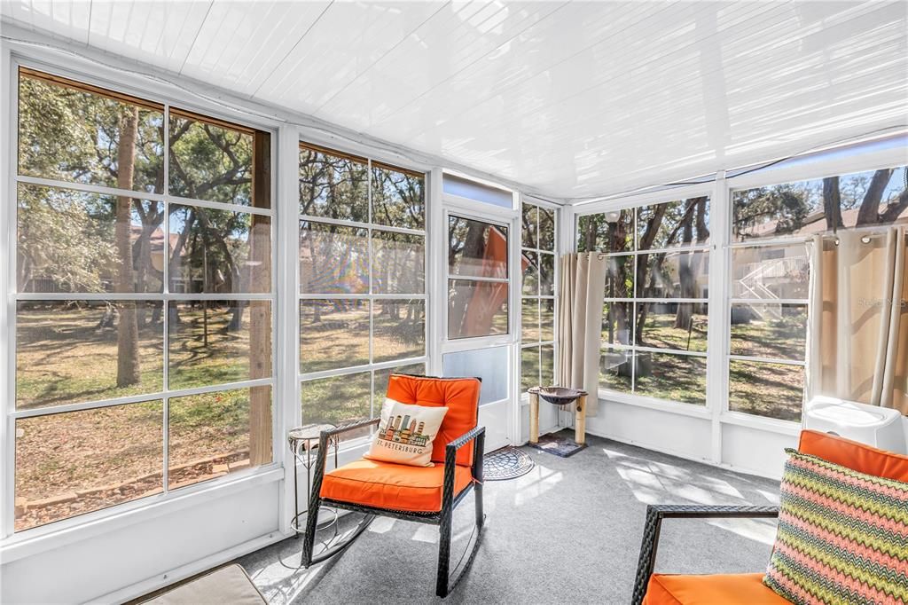 Active With Contract: $169,000 (1 beds, 1 baths, 787 Square Feet)