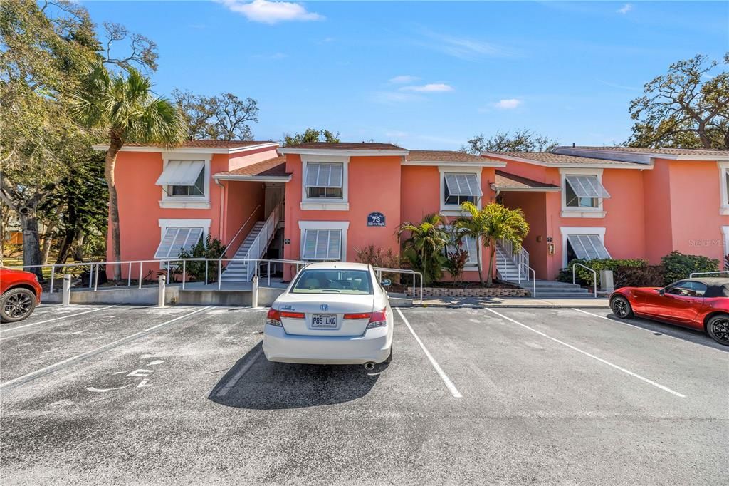 Active With Contract: $169,000 (1 beds, 1 baths, 787 Square Feet)