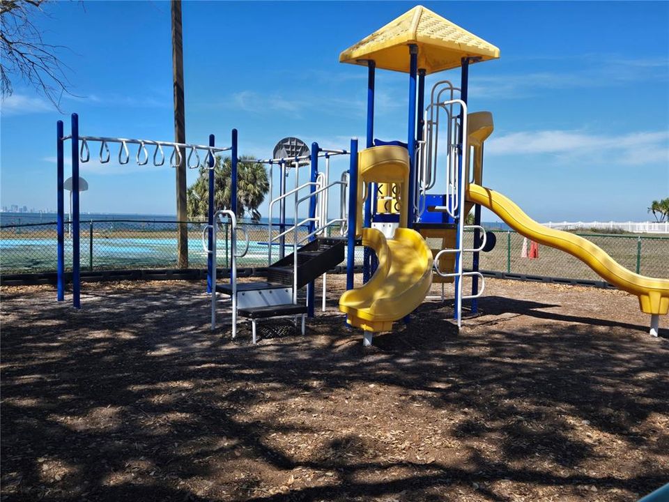 For Sale: $134,000 (1 beds, 1 baths, 322 Square Feet)