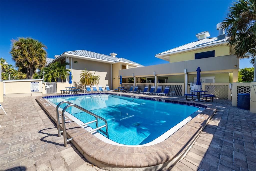 For Sale: $134,000 (1 beds, 1 baths, 322 Square Feet)