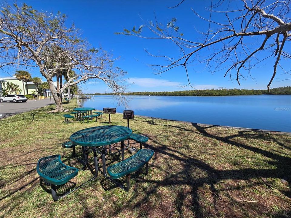For Sale: $134,000 (1 beds, 1 baths, 322 Square Feet)