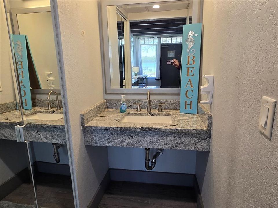 For Sale: $134,000 (1 beds, 1 baths, 322 Square Feet)