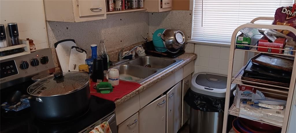 For Sale: $350,000 (4 beds, 2 baths, 1651 Square Feet)